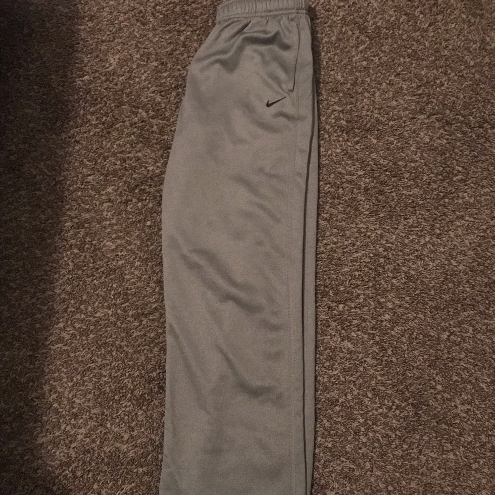 Kids Nike therma-fit sweatpants
